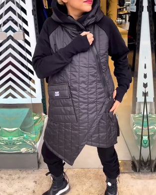 Płaszcz z kieszeniami i kapturem