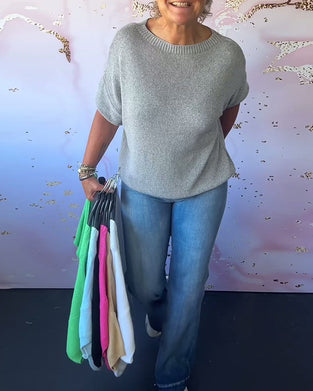 Luźny jednokolorowy swobodny sweter z okrągłym dekoltem