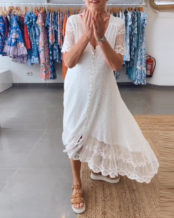 Zwiewna sukienka z głębokim dekoltem w kształcie litery V