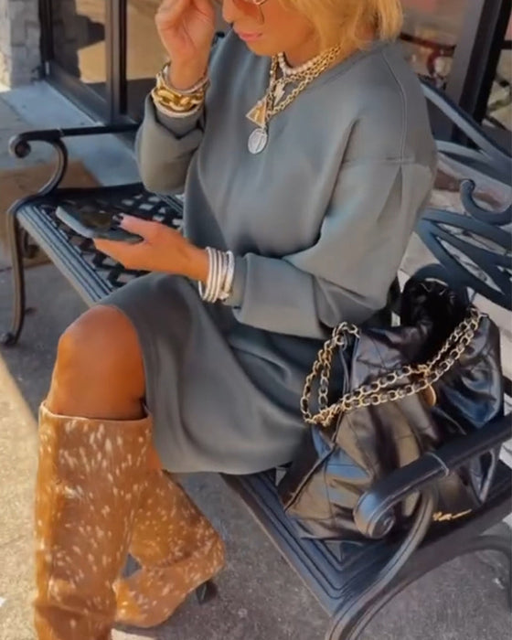 Elegancka sukienka w jednolitym kolorze z okrągłym dekoltem