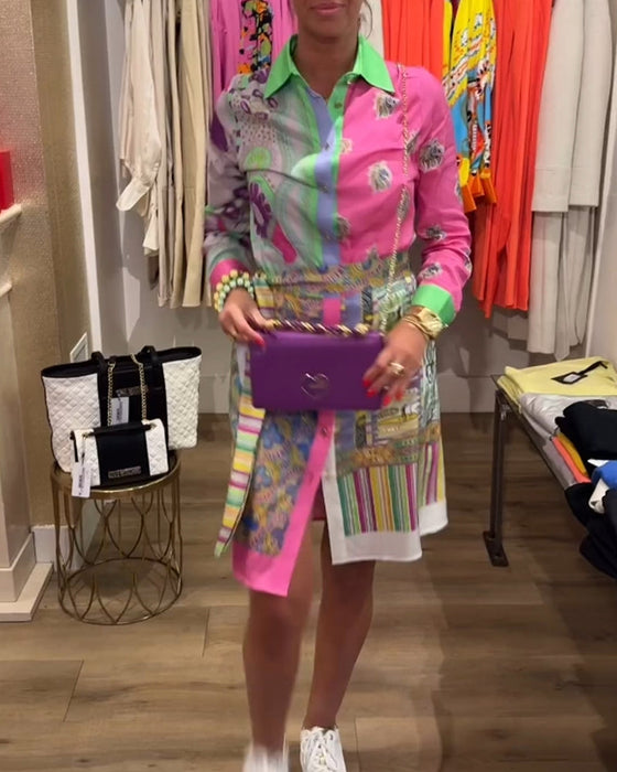 Kolorowa sukienka z rozcięciem