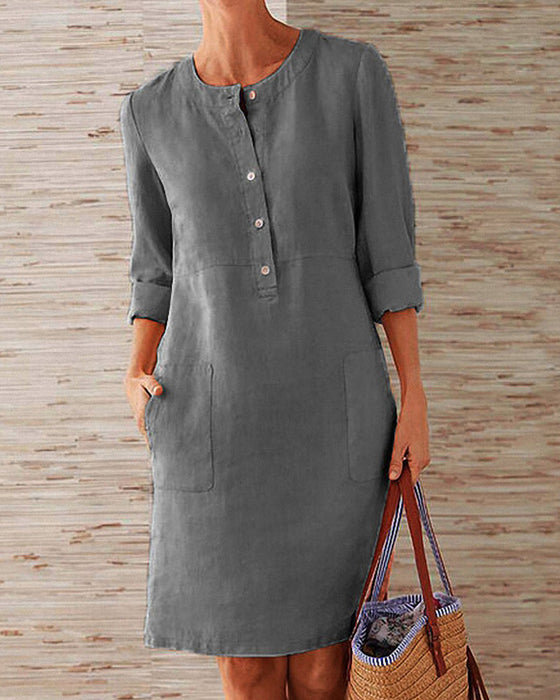 Jednolita sukienka do kolan z okrągłym dekoltem