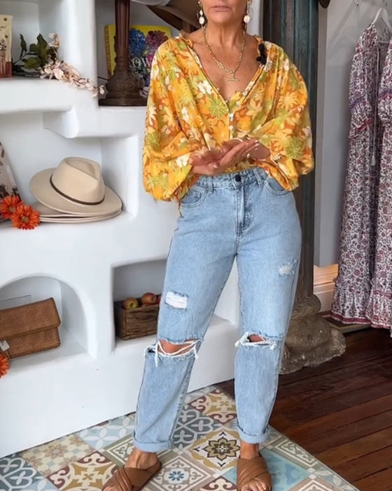 Bluzka z kwiatowym nadrukiem i dekoltem w kształcie litery V