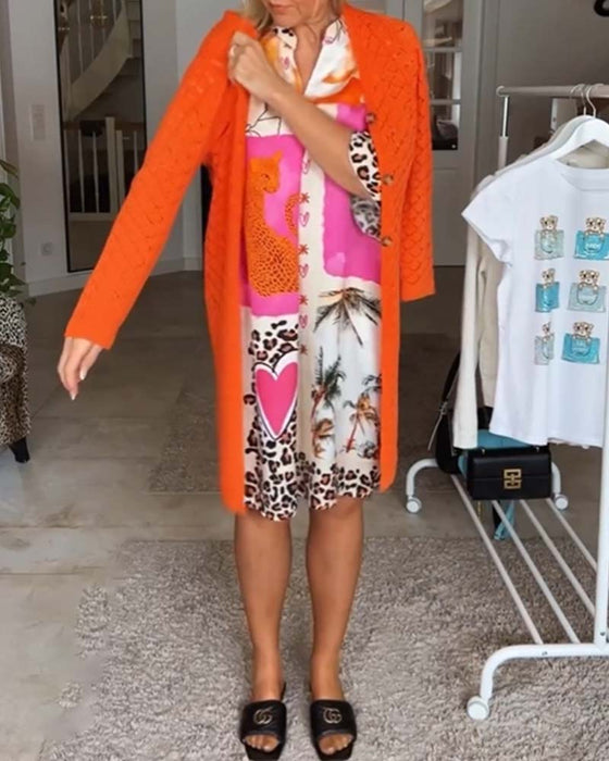 Sukienka w panterkę z dekoltem w kształcie litery V