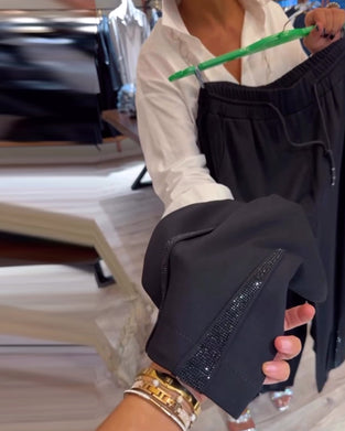 Spodnie w jednolitym kolorze ze ściągaczem i cekinami