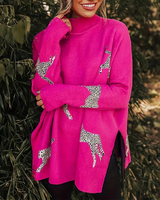 Stylowy luźny sweter z wysokim kołnierzem i nadrukiem w panterkę