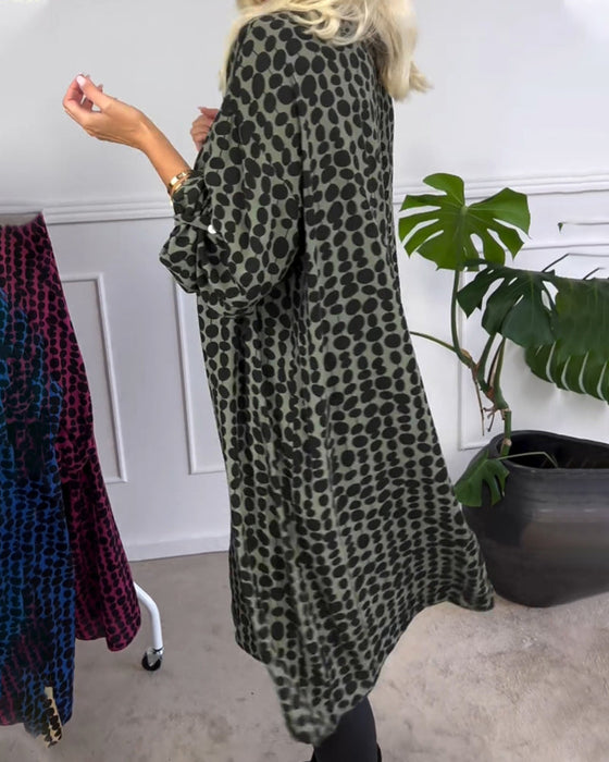 Sukienka w stylu retro w kropki z dekoltem w kształcie litery V