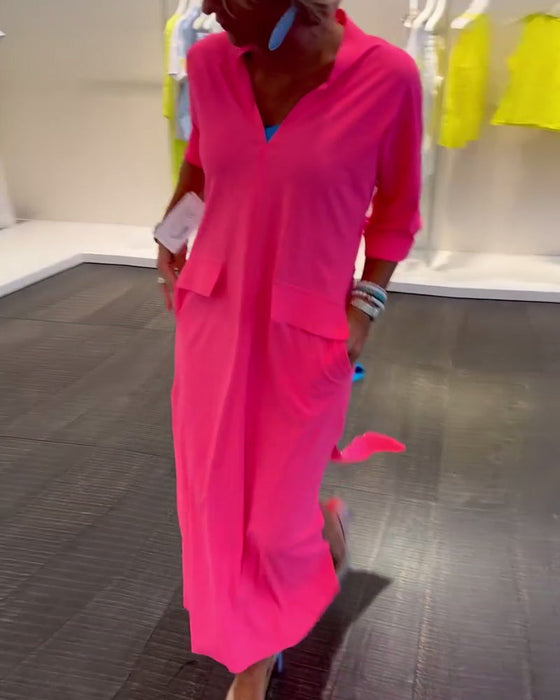 Sukienka w jednolitym kolorze z dekoltem w kształcie litery V