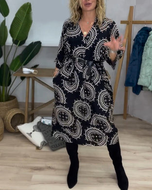 Sukienka z dekoltem w kształcie litery V i długim rękawem