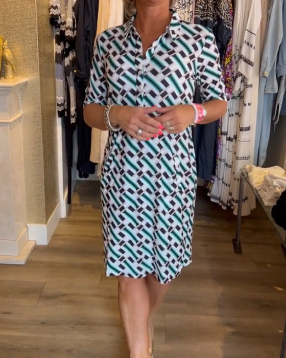 Sukienka z nadrukiem geometrycznym i dekoltem V