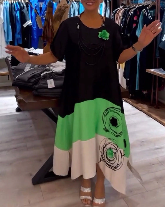 Sukienka z okrągłym dekoltem i luźnym nadrukiem w kolorze