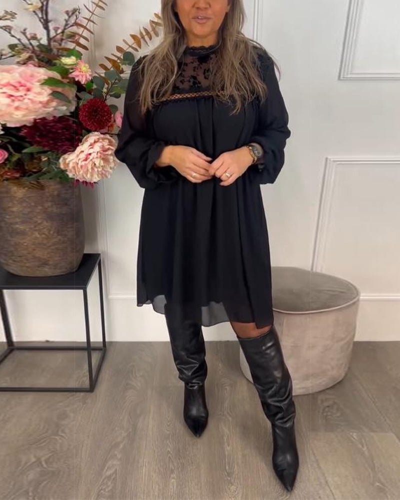 Suknia Z Detalem Wycięć Z Koronek, Projektem Rękawów Pufowanych I Elegancją Aury