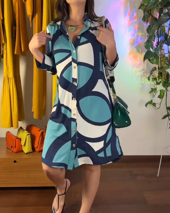 Sukienka z długim rękawem i guzikami oraz nadrukiem