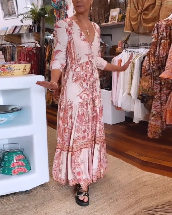 Sukienka z rękawami 3/4 i głębokim dekoltem w kształcie litery V