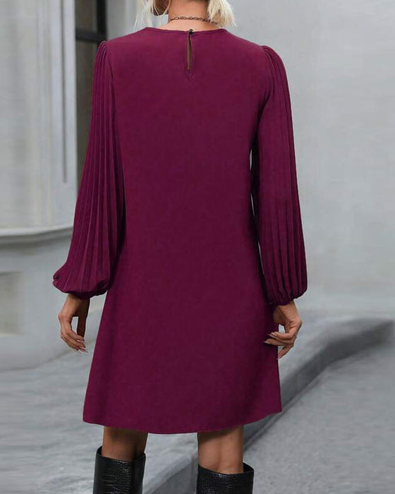 Sukienka o eleganckim kroju i jednolitym kolorze