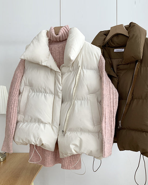 Prosta jednokolorowa pikowana kurtka z kieszenią zapinaną na zamek