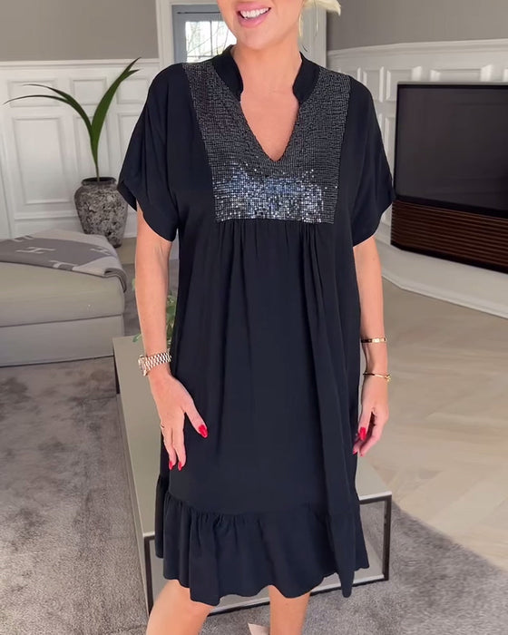 Luźna plisowana sukienka z dekoltem w kształcie litery V