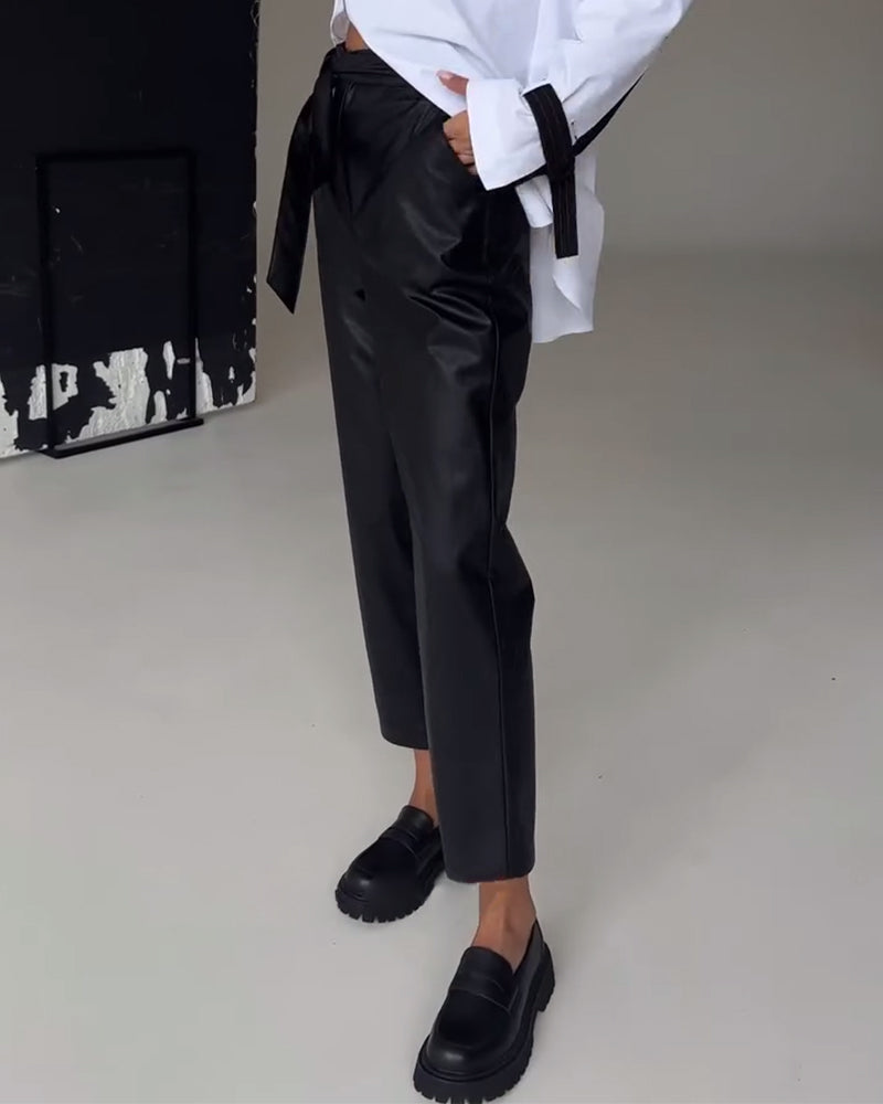 Spodnie z imitacji skóry o kroju slim fit