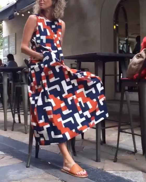 Sukienka bez rękawów z geometrycznym nadrukiem