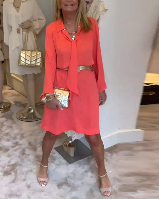 Sukienka z guzikami w jednolitym kolorze