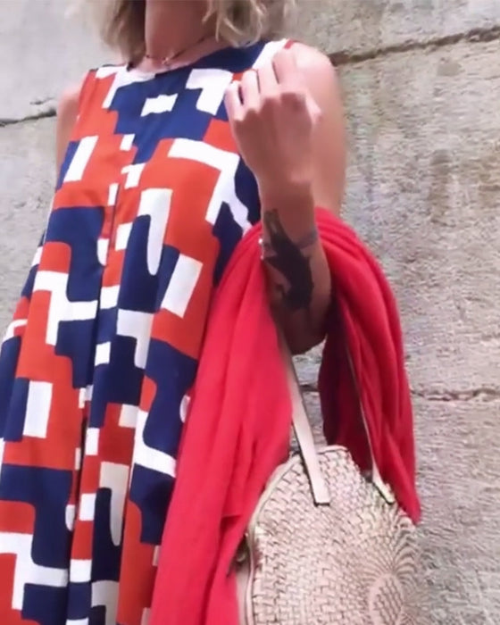 Sukienka bez rękawów z geometrycznym nadrukiem