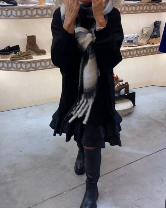 Sukienka o eleganckiej sylwetce i długim rękawie