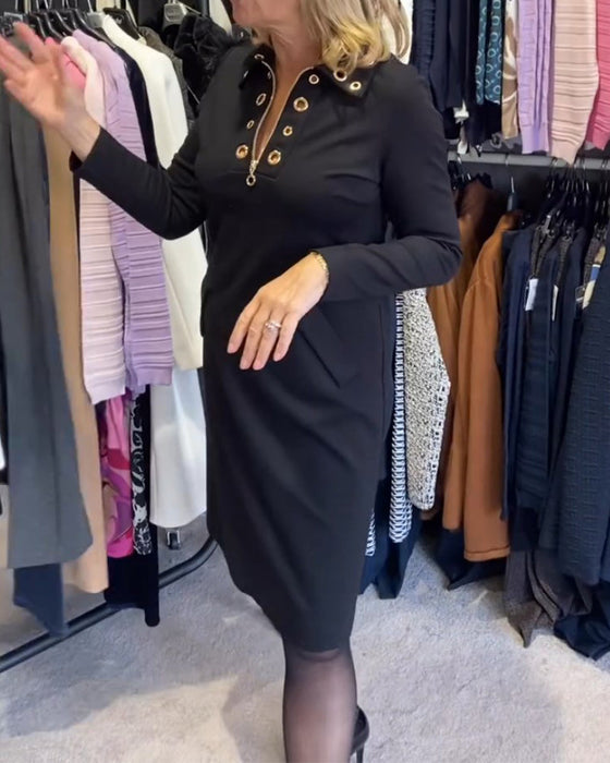 Sukienka zapinana na zamek i klapy