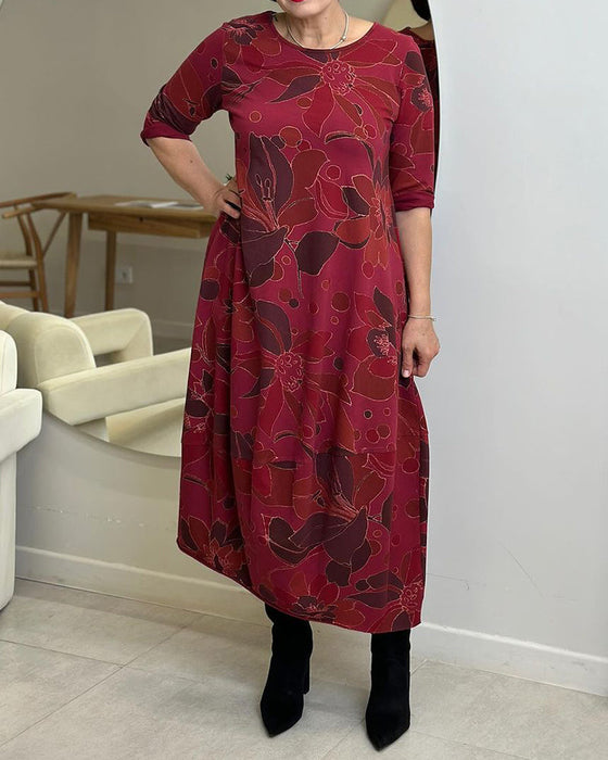 Sukienka na co dzień z okrągłym dekoltem i kwiatowym nadrukiem