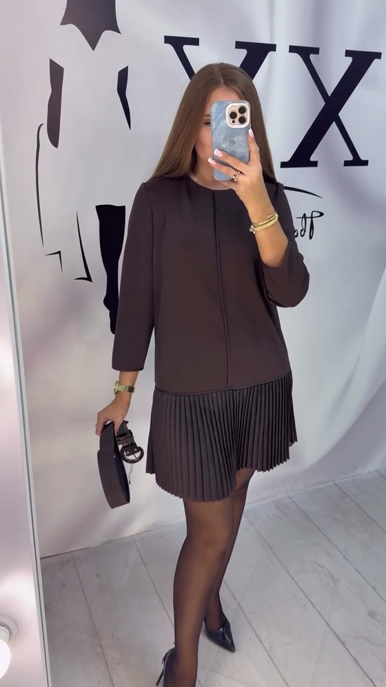 Sukienka Z Rękawem Trzy Czwarte Z Plisami W Stylu Akordeonowym