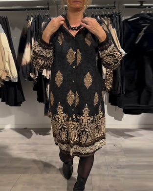 Sukienka z nadrukiem w stylu vintage, zapinana na guziki i klapy