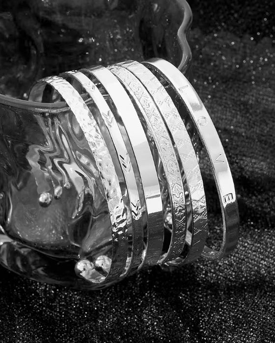 Zestaw bransoletek z sześcioramiennymi gwiazdkami, składający się z 7 sztuk