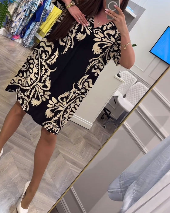 Luźna sukienka w stylu retro z dekoltem w kształcie litery V i krótkim rękawem