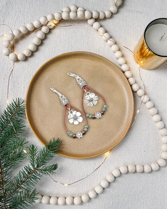 Boho skórzany kwiatowe proste kolczyki