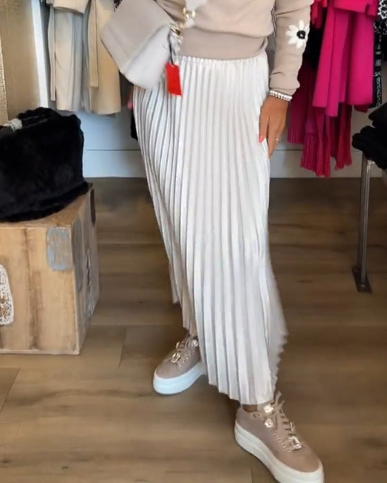 Plisowana sukienka w jednolitym kolorze