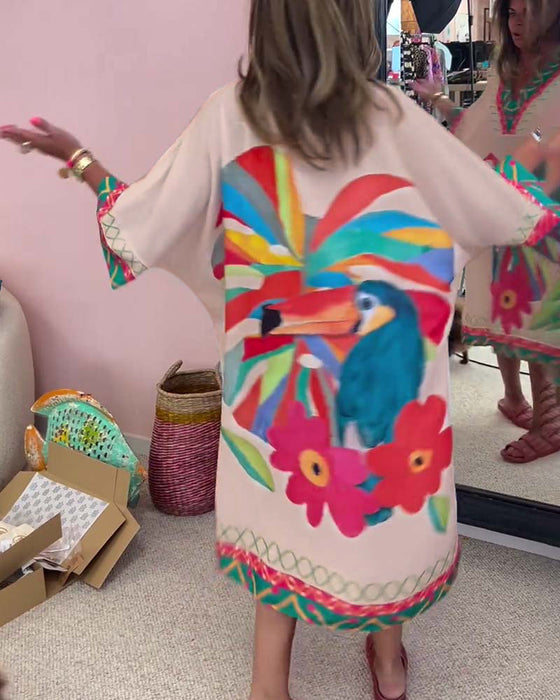 Sukienka z nadrukiem graffiti z dekoltem w szpic