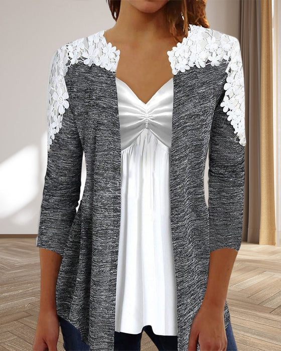 Elegancki top z dekoltem w szpic i koronką