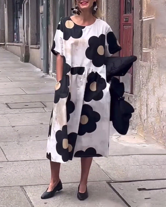 Luźna sukienka z kieszeniami i kwiatowym nadrukiem