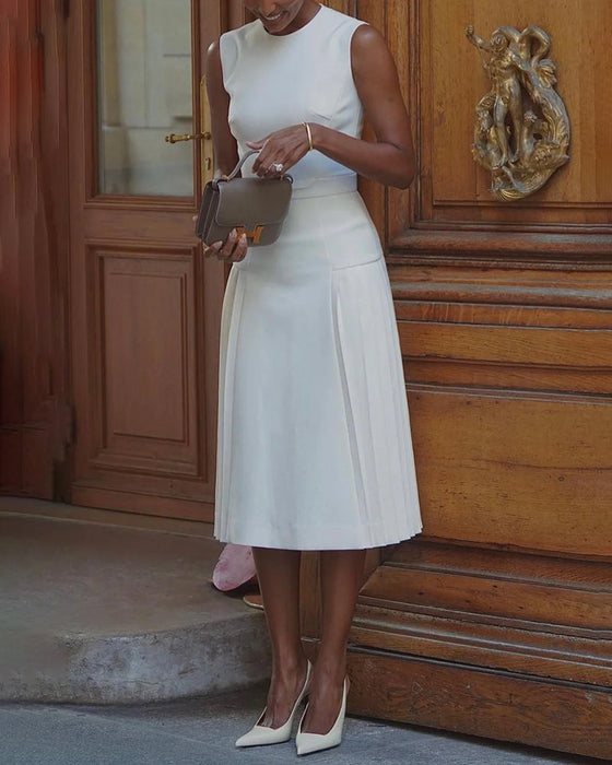 Sukienka bez rękawów w jednolitym kolorze