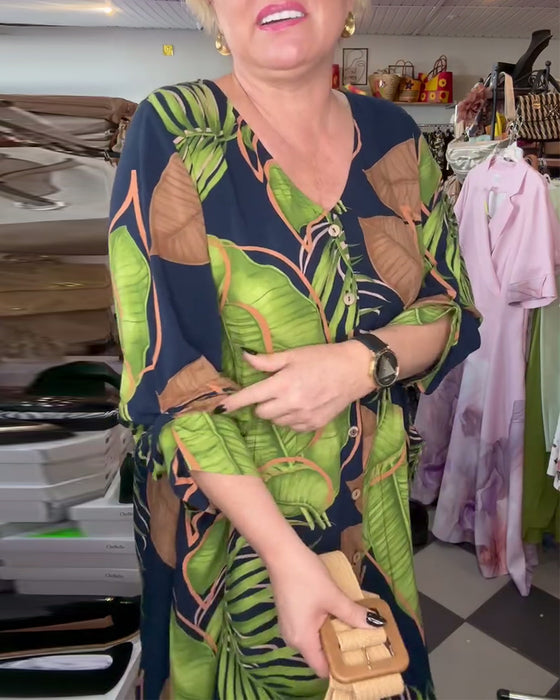 Luźna Sukienka Z Nadrukiem Liści I Dekoltem W Serek