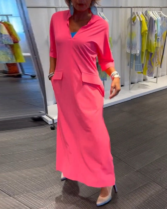 Sukienka w jednolitym kolorze z dekoltem w kształcie litery V