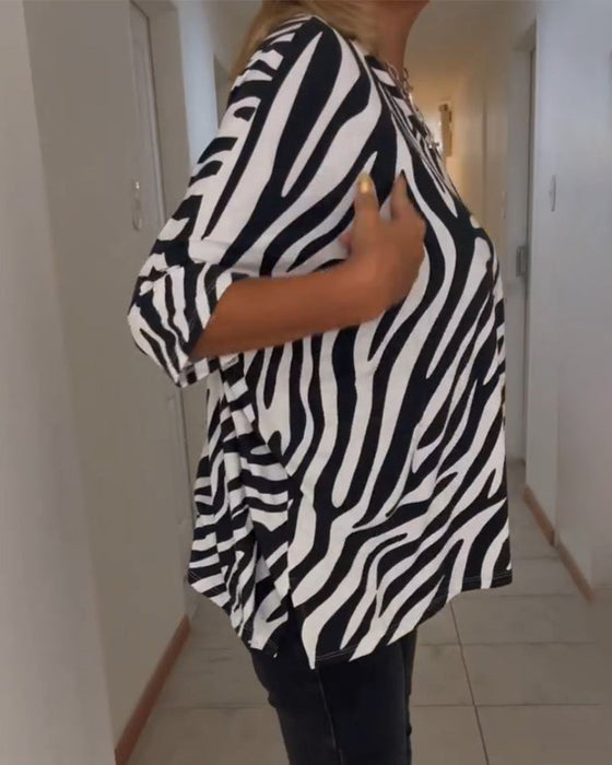 Bluzka z dekoltem w kształcie litery V i nadrukiem zebry