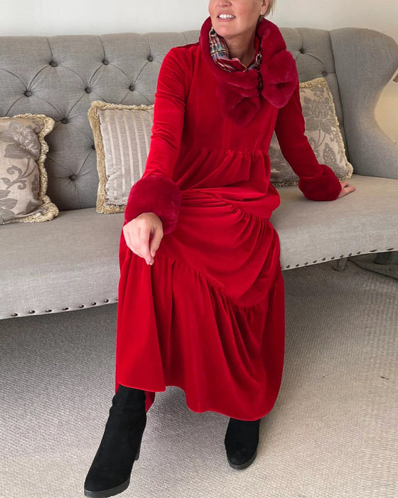 Sukienka z dekoltem w kształcie litery V i panelami