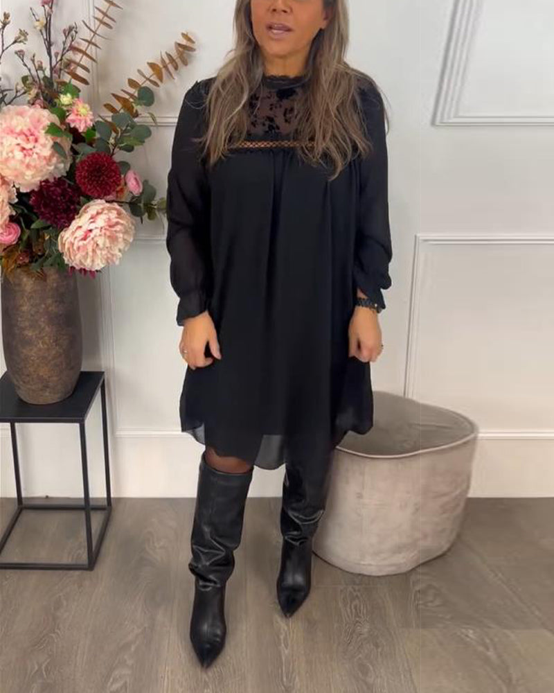 Suknia Z Detalem Wycięć Z Koronek, Projektem Rękawów Pufowanych I Elegancją Aury