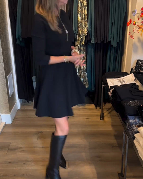 Elegancka sukienka w jednolitym kolorze zapinana na zamek