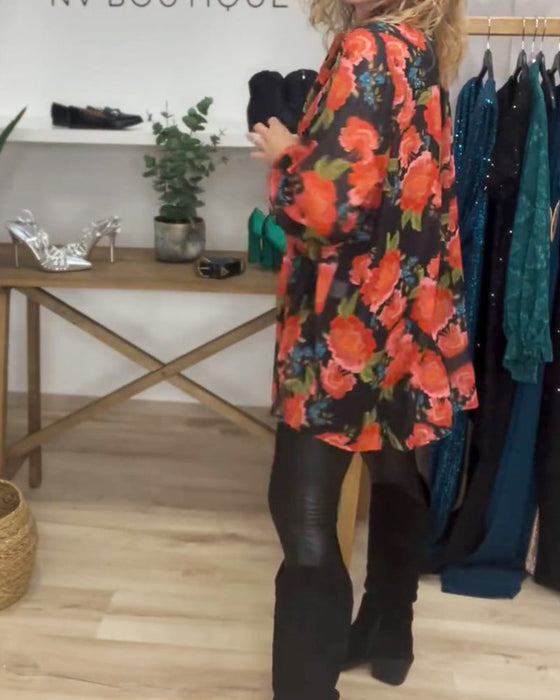 Bluzka z kwiatowym wzorem i luźnym krojem