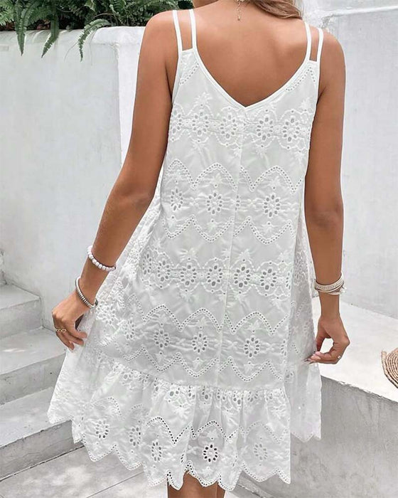 Sukienka na szelkach z podwójnym paskiem i jednolitym kolorem