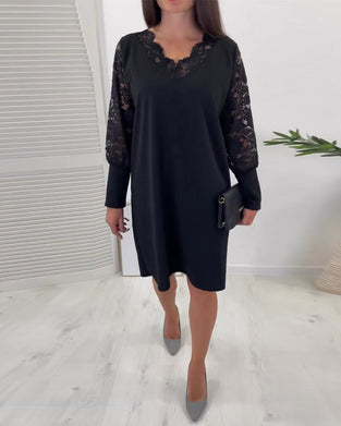 Elegancka koronkowa sukienka z dekoltem w kształcie litery V