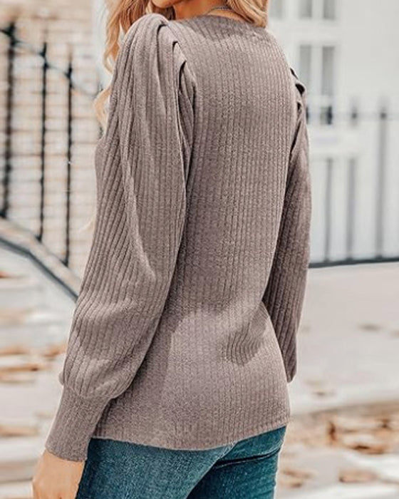 Jednokolorowy top z długim rękawem i dekoltem w kształcie litery V