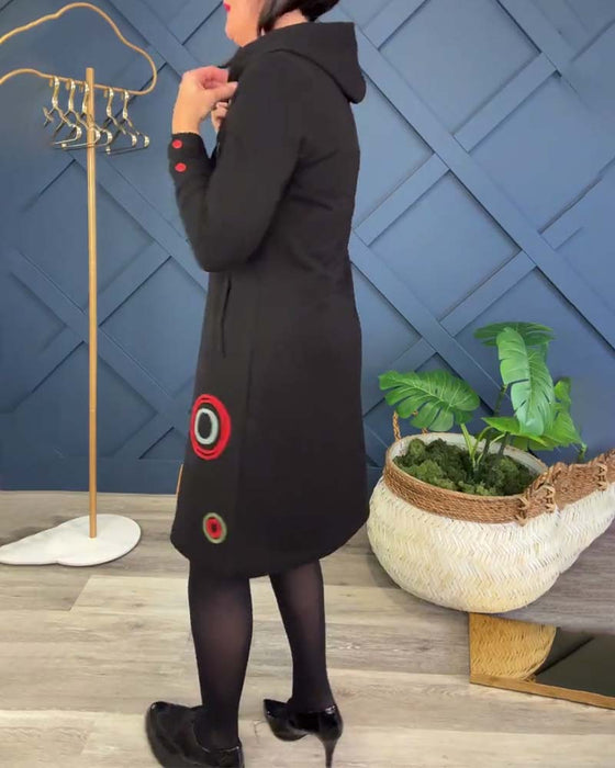 Sukienka swobodna z kapturem i zamkiem błyskawicznym w kształcie koła