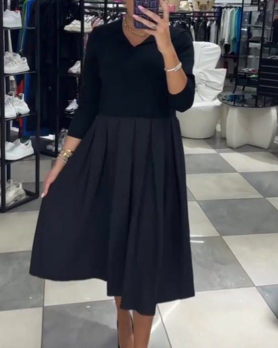 Plisowana sukienka z dekoltem w kształcie litery V